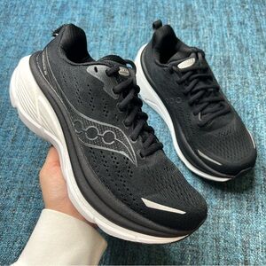 Saucony Hurricane 25 Running Shoes in Black White Women's Size 7.5 WIDE Width
